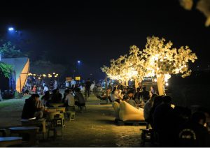 Vì đó là nơi giãi bày cảm xúc, tìm cảm hứng và kết nối giữa màn đêm yên tĩnh.