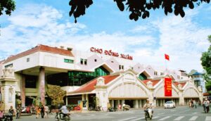 Chợ đêm Đồng Xuân nhộn nhịp, điểm mua sắm và ẩm thực hấp dẫn.