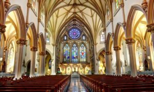 Nhà thờ Lớn Hà Nội mang vẻ đẹp cổ kính, là nơi check-in yêu thích giữa trung tâm Thủ đô.