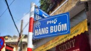 Phố ẩm thực Hàng Buồm đa dạng món ngon đặc sản Hà Nội.