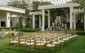 Elegant Suites Westlake cùng không gian lưu trú sang trọng bên hồ Tây thơ mộng.