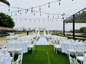 Nắng Sông Hồng ấy không gian ẩm thực ven sông thanh bình, thư giãn.