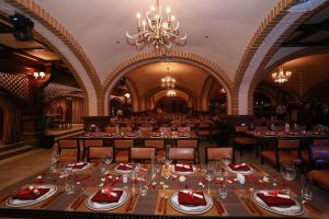 Nhà hàng Hầm Lã Vọng Thế giới bia Lã Vọng không gian ấm cúng lý tưởng cho sự kiện tại Hà Nội.