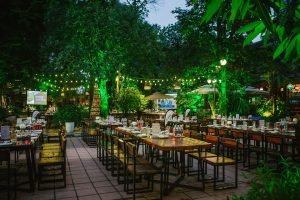 Vườn Bia Hà Nội là điểm tụ họp lý tưởng cho ẩm thực và bia tươi.