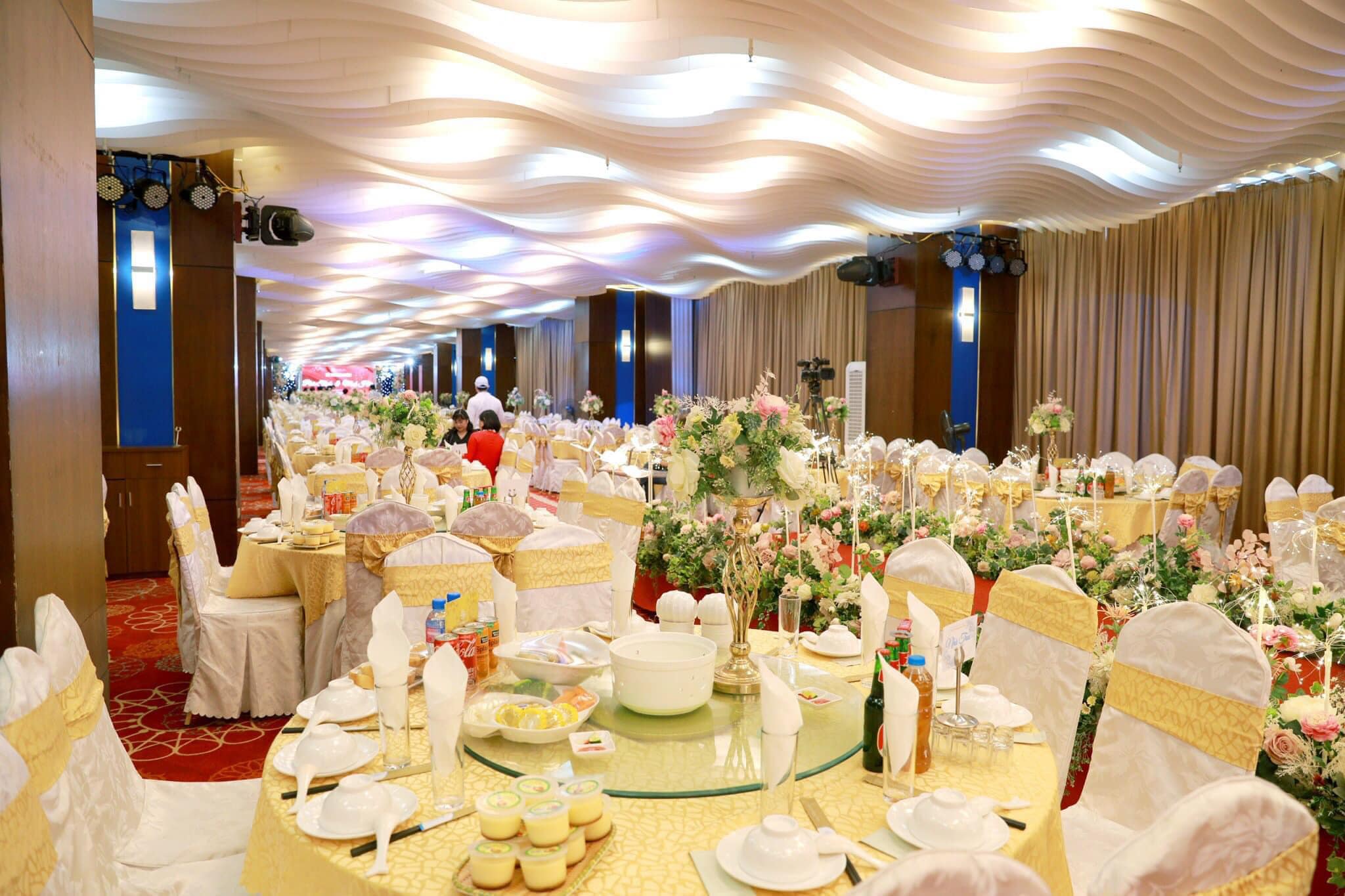 nhà hàng tổ chức tiệc công ty