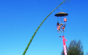 Hạ cây nêu đánh dấu việc khép lại Tết miền Bắc và trở lại nhịp sống thường ngày.