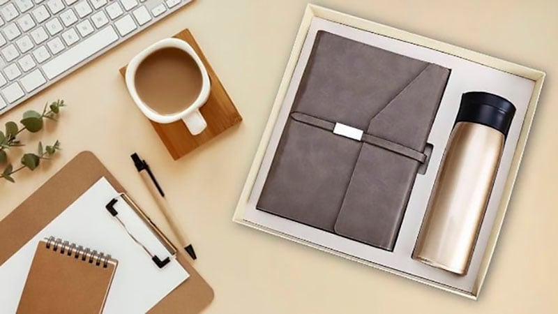 Tặng quà tri ân thương hiệu là gửi quà cảm ơn đến khách hàng.