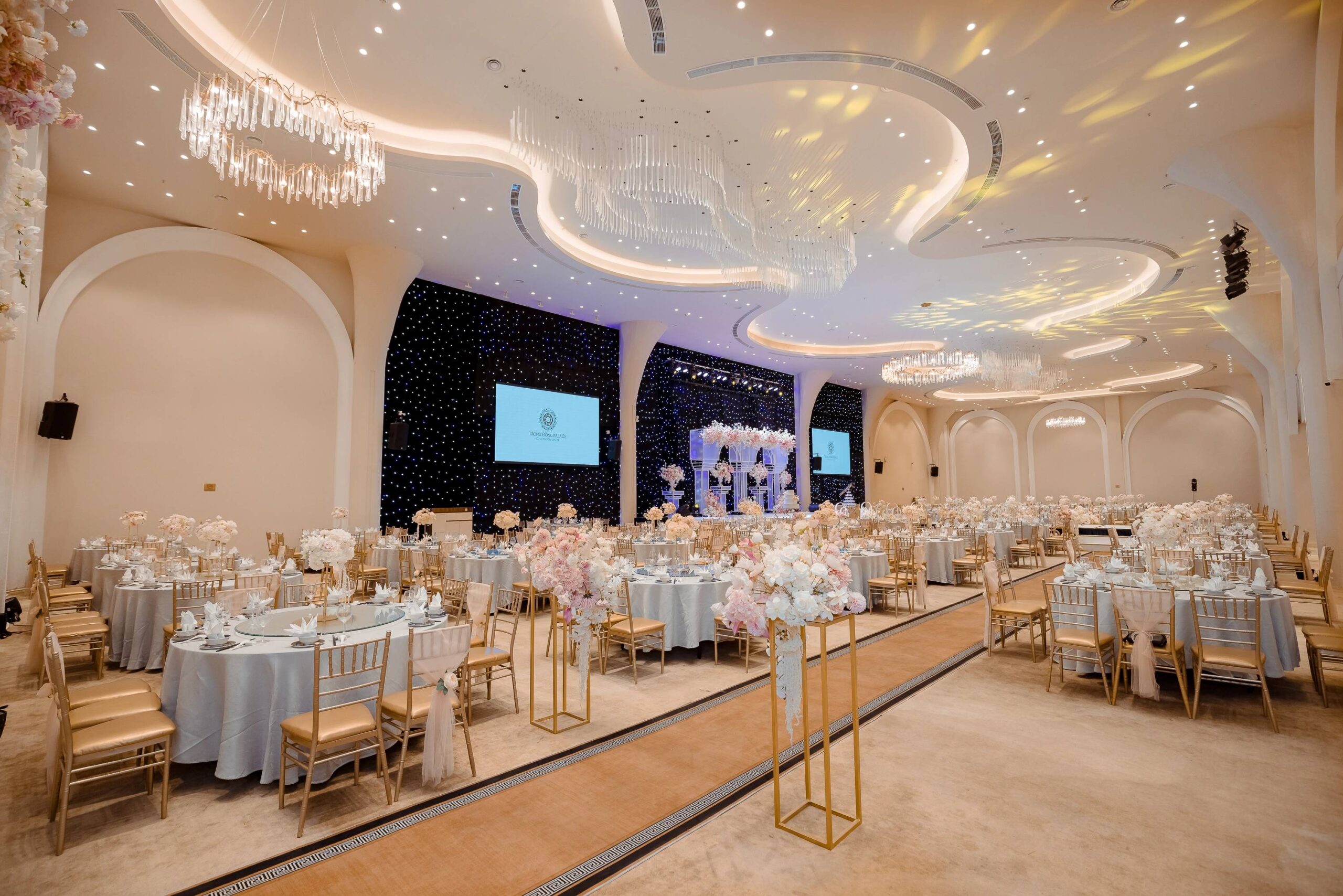 Trống Đồng Palace là địa điểm tổ chức YEP chuyên nghiệp với nhiều sảnh tiệc linh hoạt.