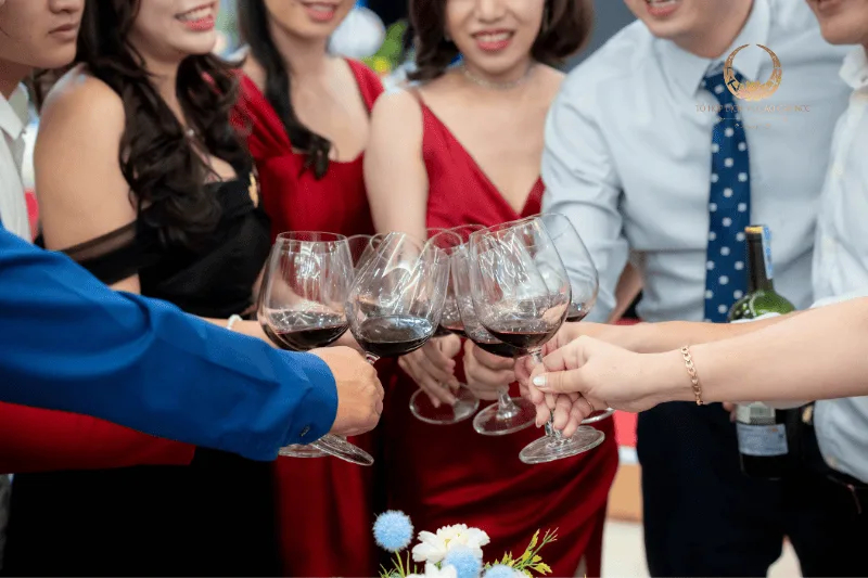 Dịch vụ trọn gói giúp tiệc khai xuân diễn ra chuyên nghiệp, tiết kiệm thời gian và chi phí.