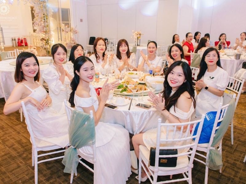 Tiệc khai xuân kết hợp team building giúp tăng gắn kết và tạo không khí sôi động đầu năm.