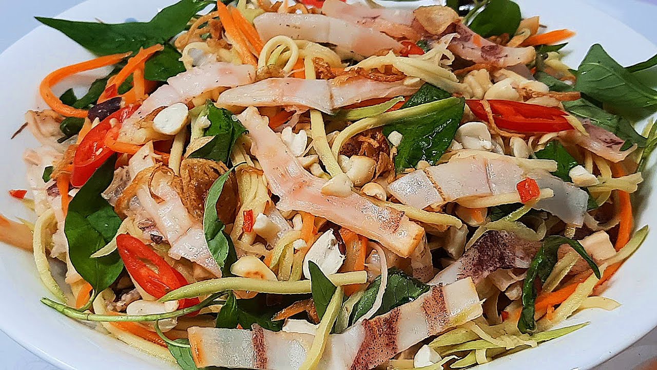 Món khai vị thường gồm 3 món phục vụ theo từng món lẻ