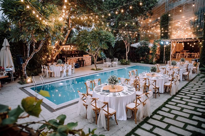 Tiệc sinh nhật hồ bơi