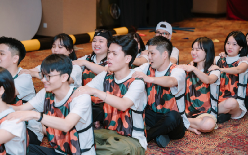 Tổng hợp những lợi ích và hạn chế khi tổ chức trò chơi team building trong nhà.